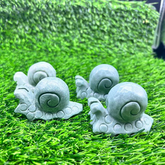 小さなカタツムリの彫刻