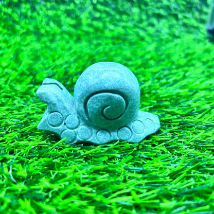 小さなカタツムリの彫刻