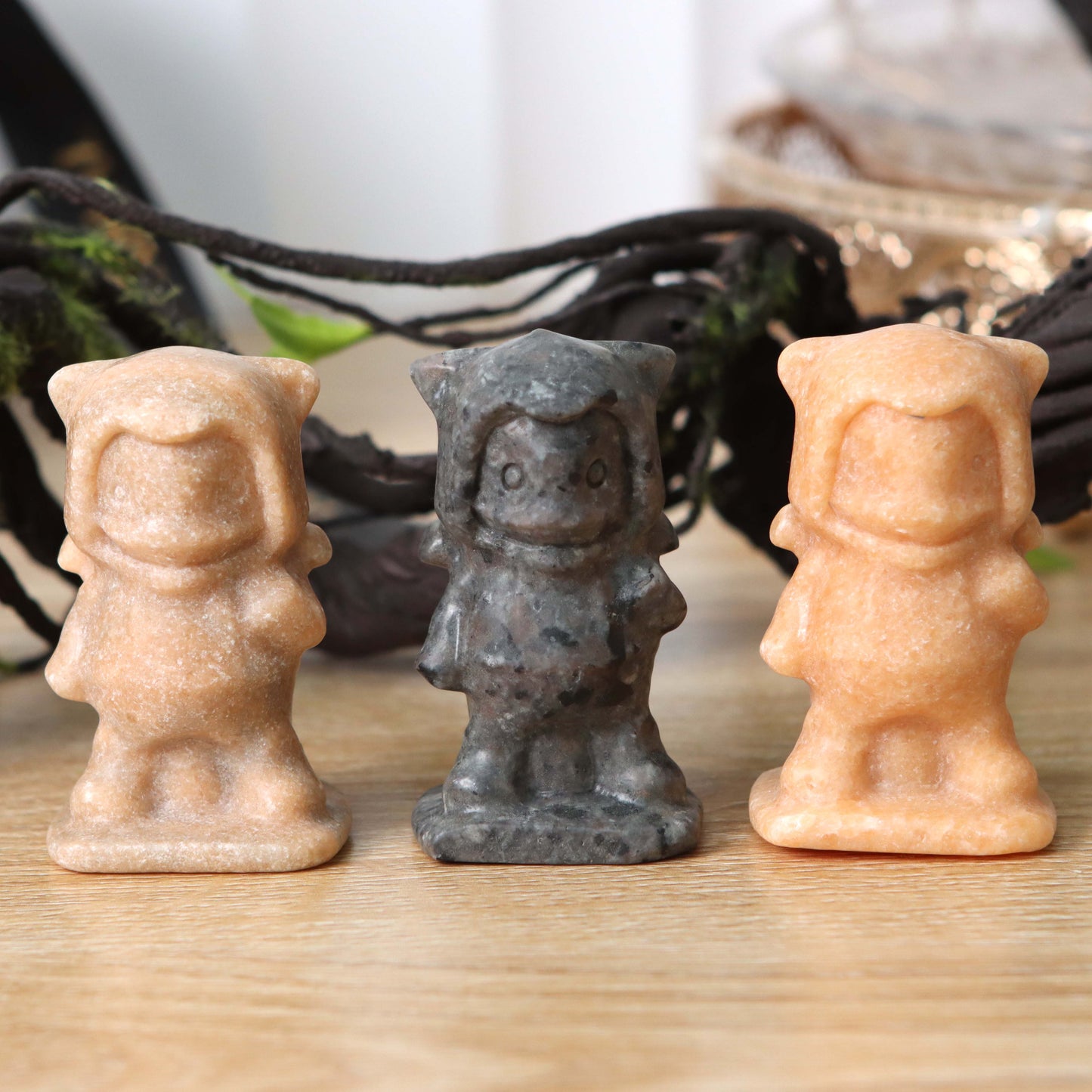 かわいい人形彫刻作品